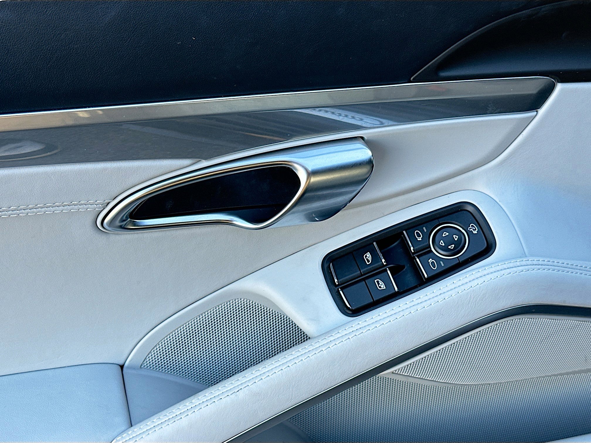 Used 2025 Porsche 718 Cayman image 17