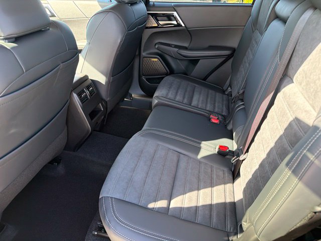 New 2026 Mitsubishi Outlander SE FWD image 18