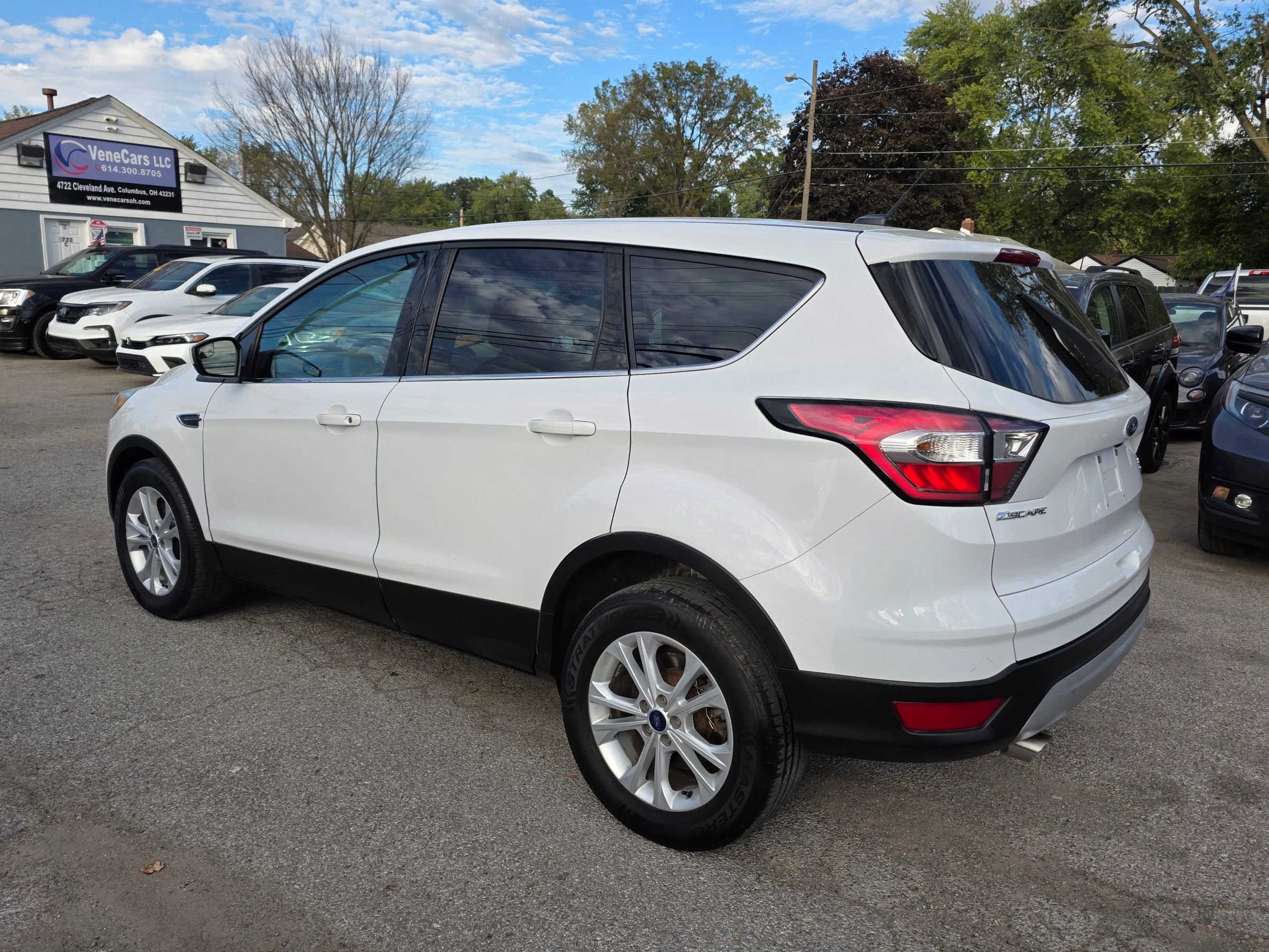 Used 2017 Ford Escape SE image 3