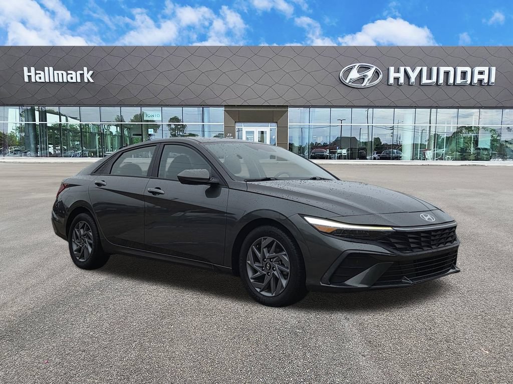 Used 2024 Hyundai Elantra SEL FWD video 1