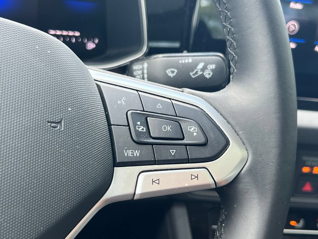 Used 2025 Volkswagen Jetta SE FWD image 19