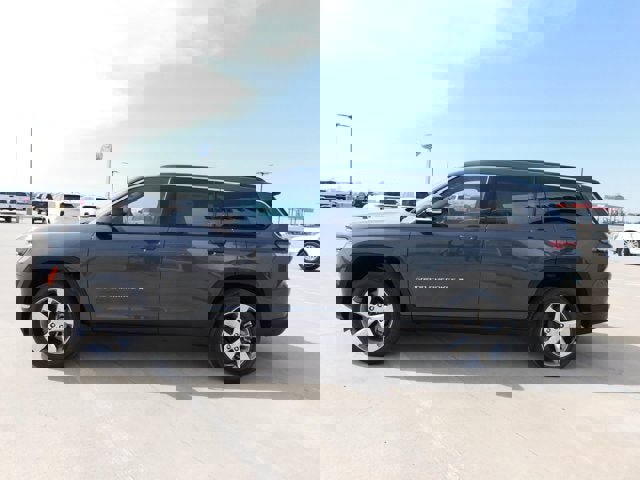 New 2025 Jeep Grand Cherokee L Limited w/ Luxury Tech Group II image 4