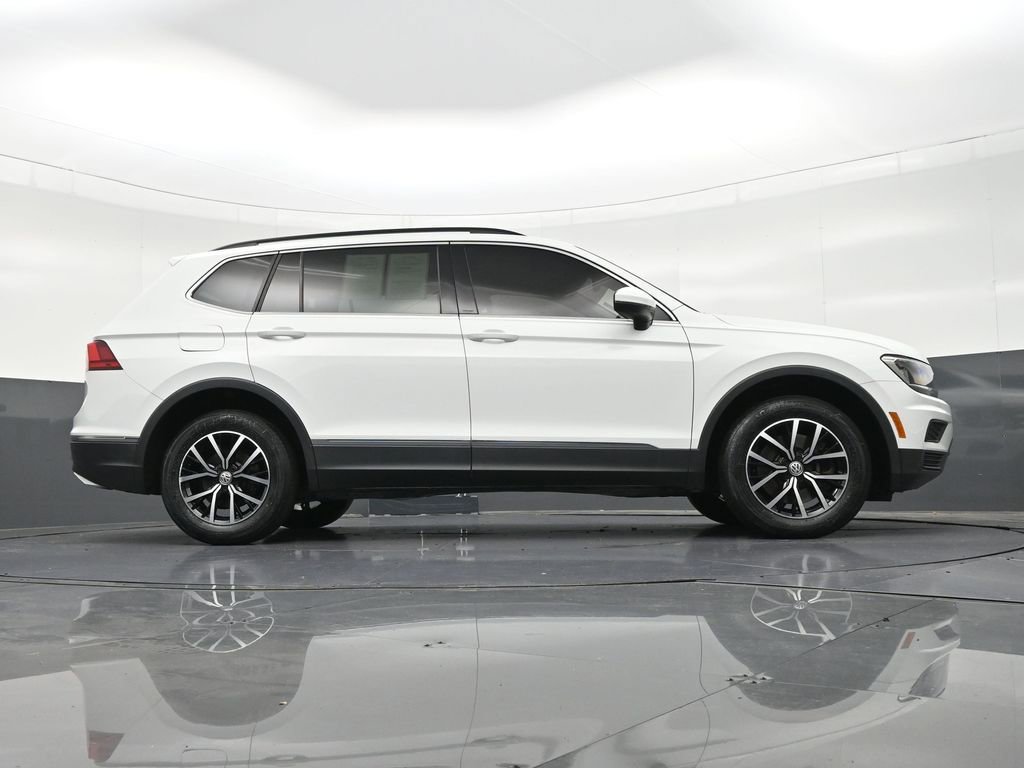 Used 2021 Volkswagen Tiguan SE w/ Panoramic Sunroof Package image 29