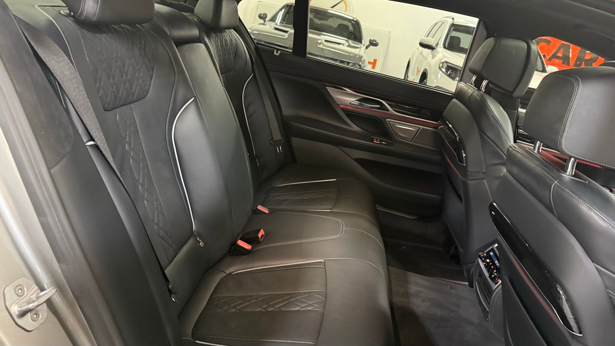 Used 2021 BMW 750i xDrive w/ Executive Package image 15