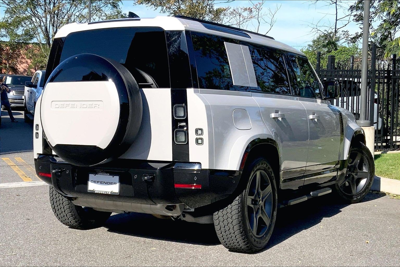 Certified 2026 Land Rover Defender 110 X-Dynamic SE AWD/4WD image 12