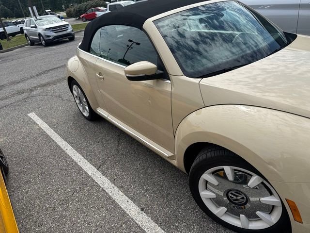 Used 2019 Volkswagen Beetle 2.0T Final Edition SEL FWD image 2