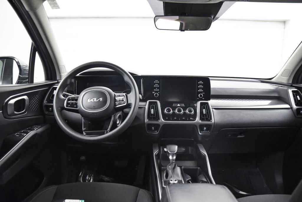 Used 2023 Kia Sorento LX image 24