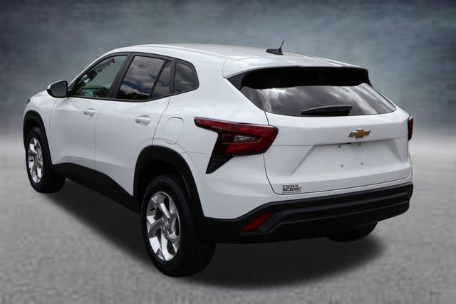 Used 2025 Chevrolet Trax LS w/ LS Convenience Package FWD image 20