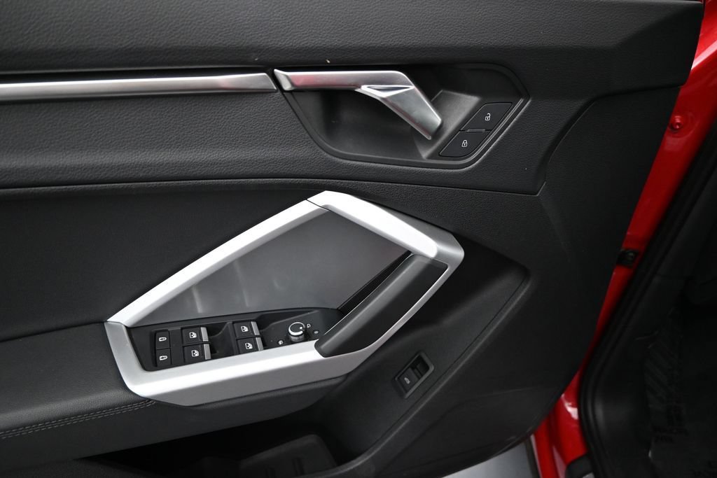 Certified 2025 Audi Q3 2.0T Premium AWD/4WD image 6