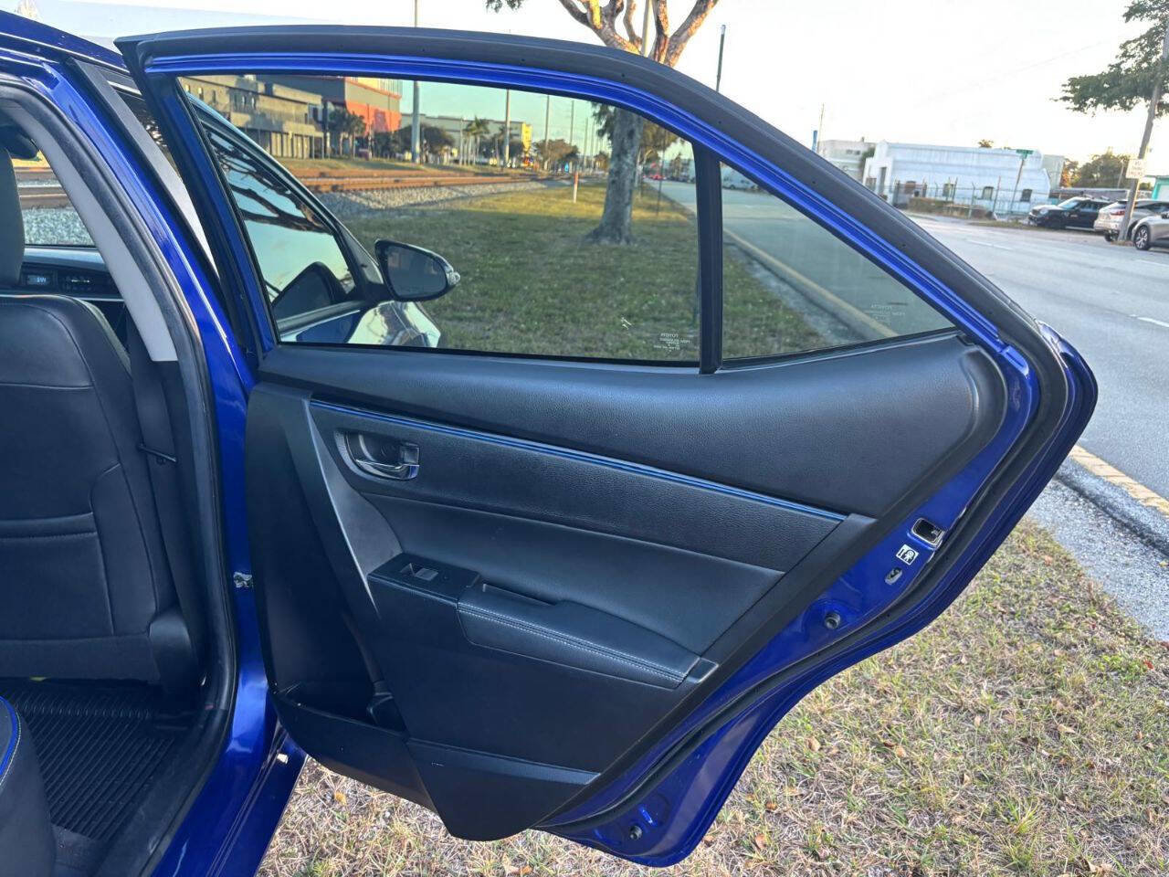 Used 2019 Toyota Corolla SE FWD image 17