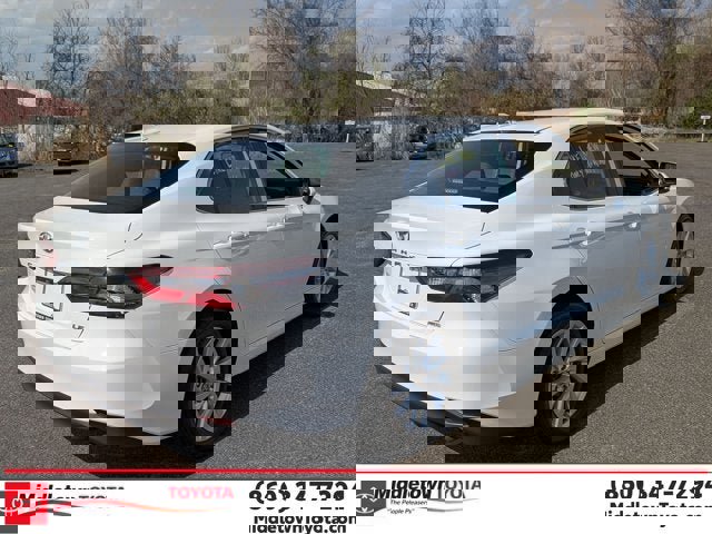 Used 2023 Toyota Camry LE image 3