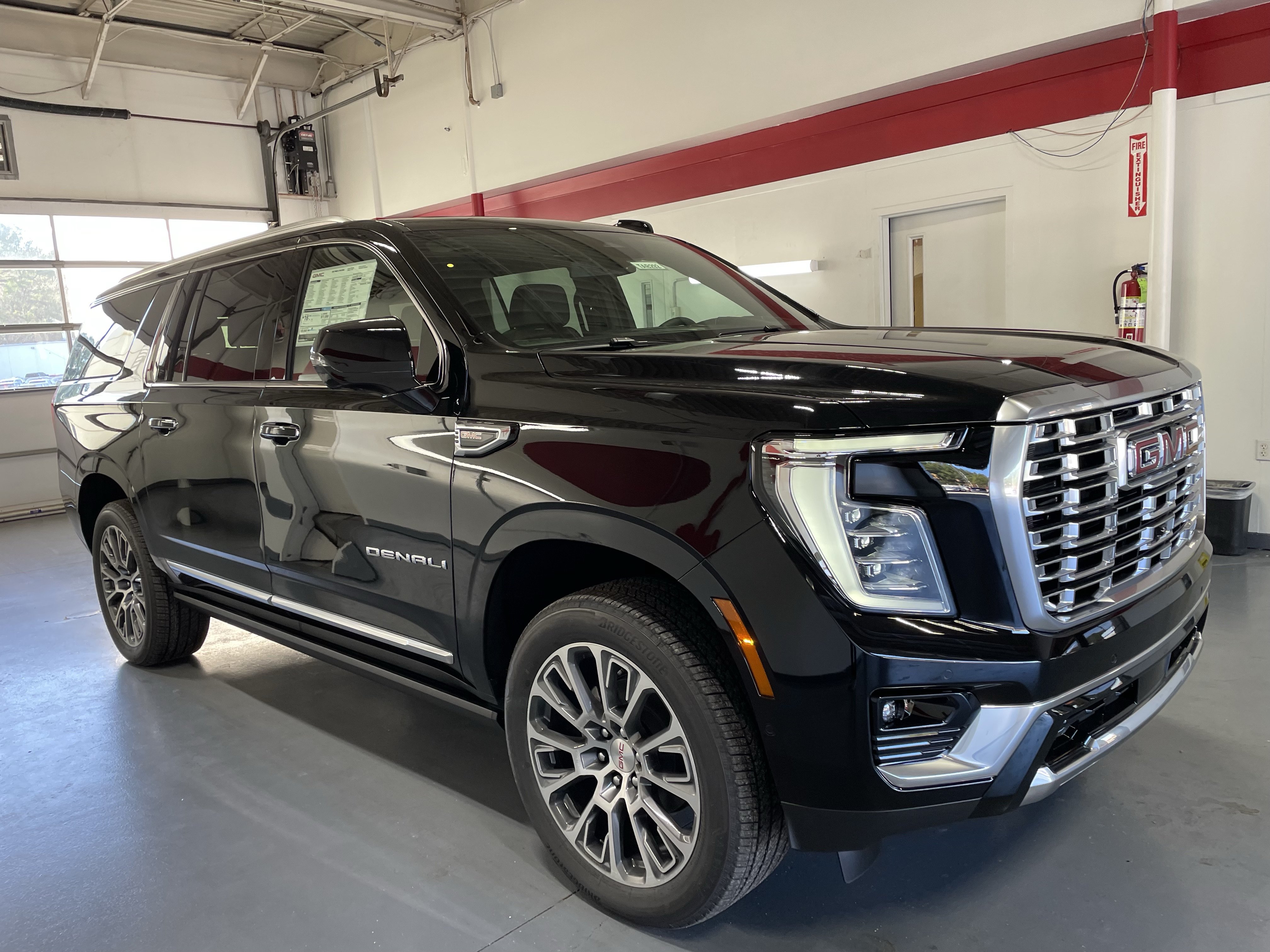 New 2026 GMC Yukon XL Denali w/ Sun & Power Step Package RWD image 3