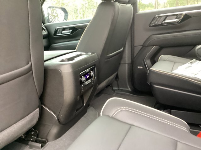 New 2025 Chevrolet Suburban Premier image 17