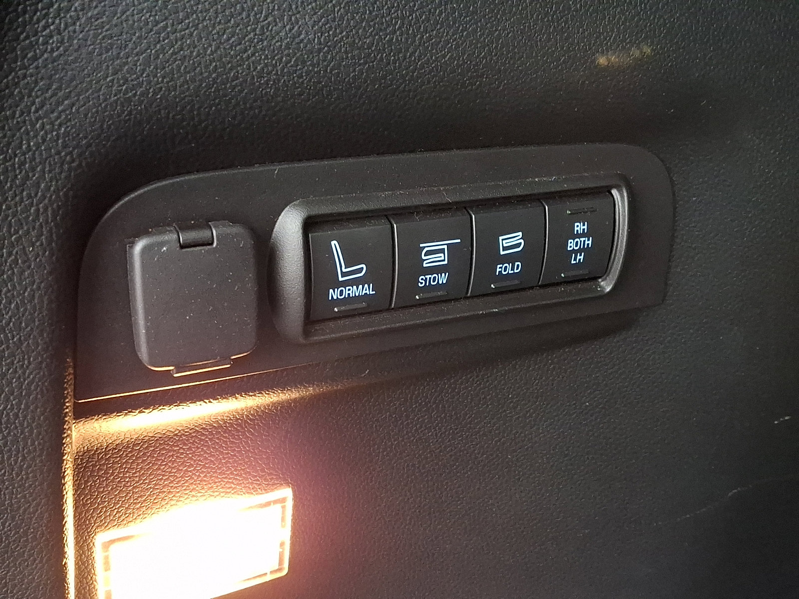 Used 2016 Ford Explorer Platinum image 36