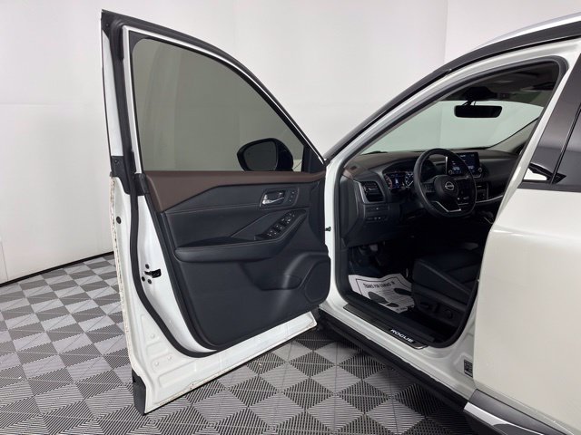 Used 2023 Nissan Rogue SL FWD image 18