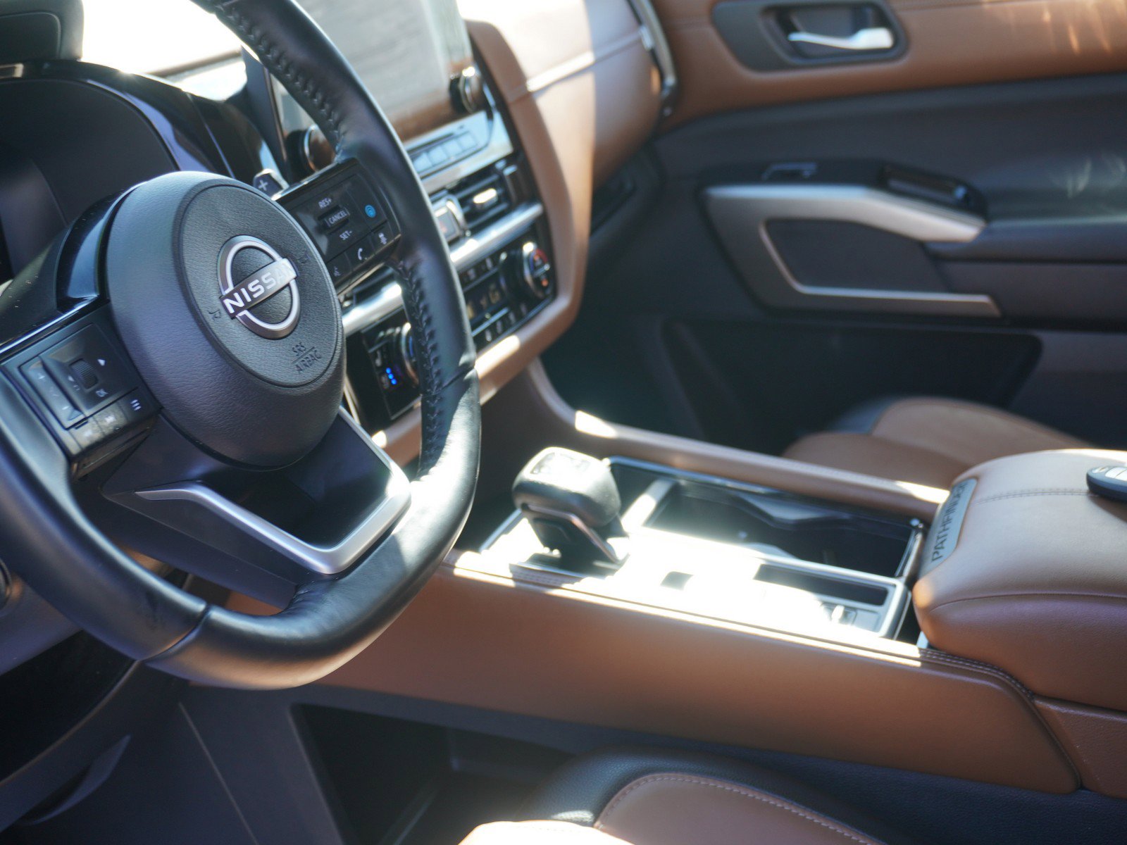 Used 2022 Nissan Pathfinder Platinum w/ Cargo Package image 25