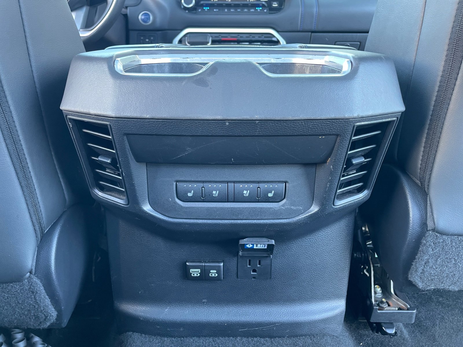 Used 2023 Toyota Tundra Platinum w/ Advanced Package image 32