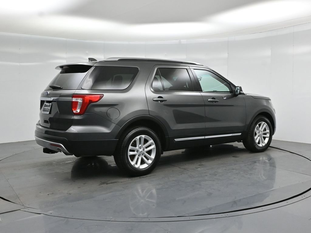 Certified 2017 Ford Explorer XLT w/ Equipment Group 202A FWD image 30