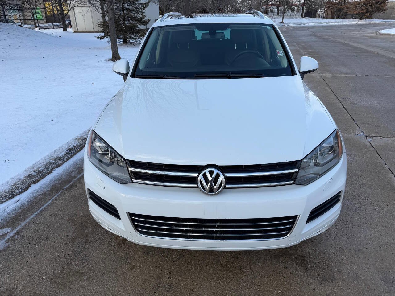 Used 2013 Volkswagen Touareg Sport image 4