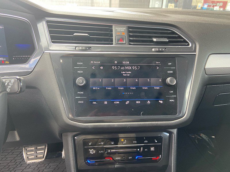 Used 2022 Volkswagen Tiguan SE R-Line image 18