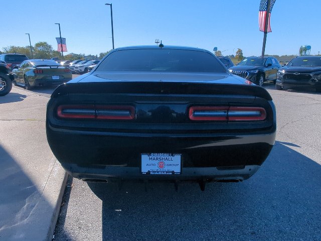 Used 2015 Dodge Challenger SRT RWD image 11