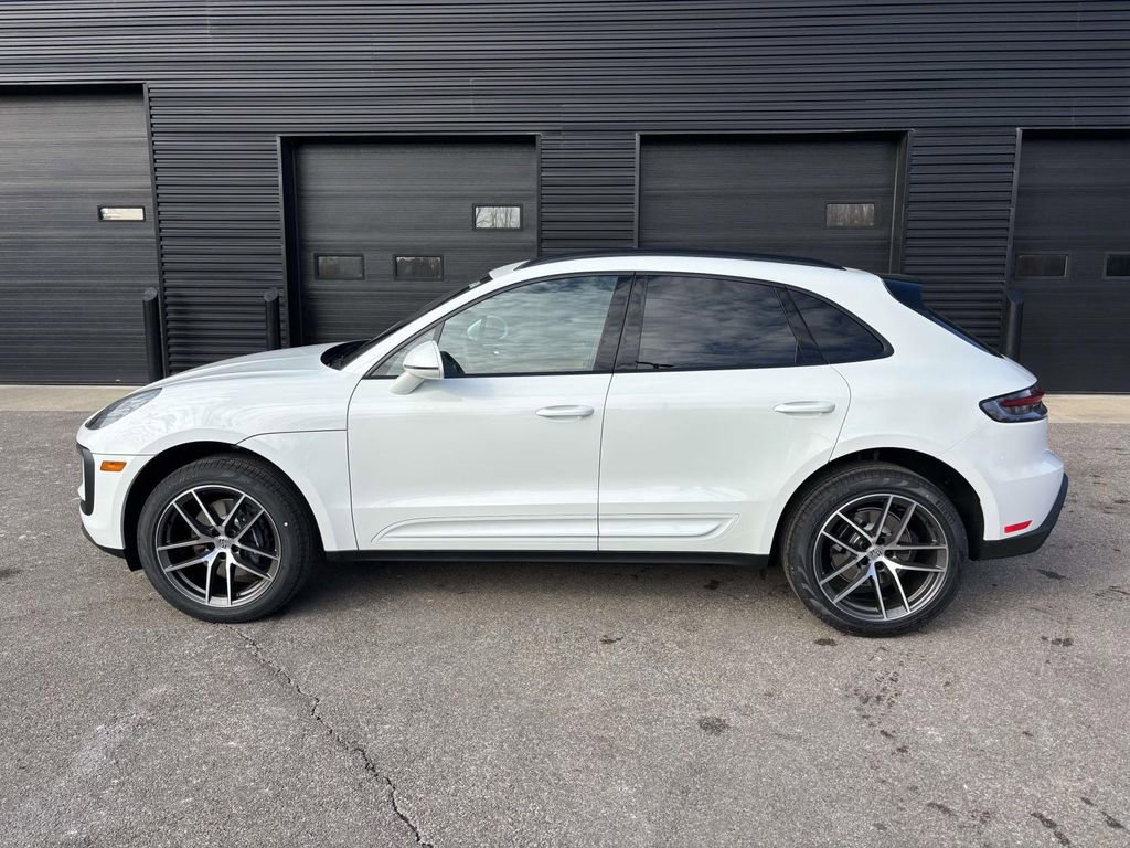 New 2026 Porsche Macan image 2