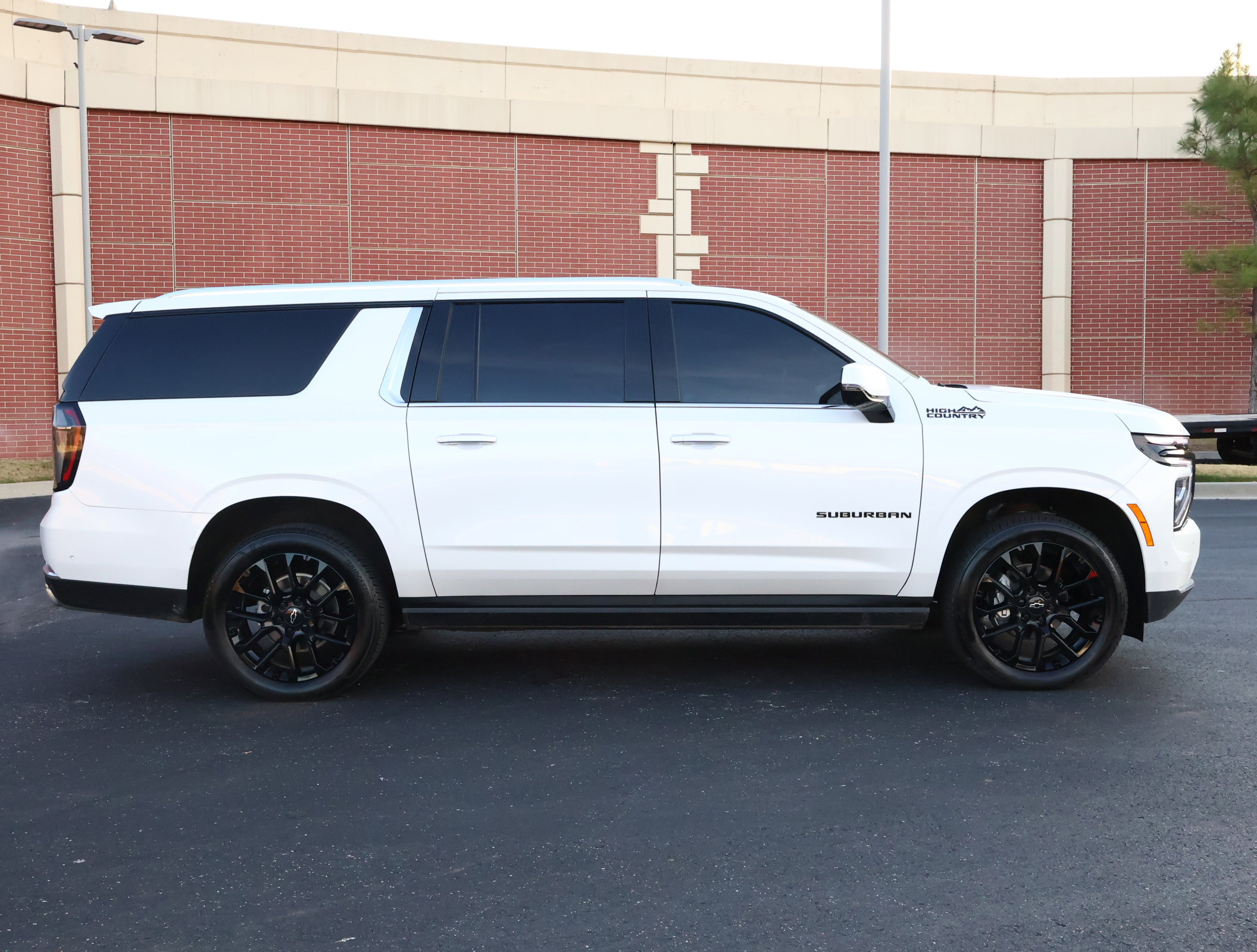 Certified 2025 Chevrolet Suburban High Country image 42