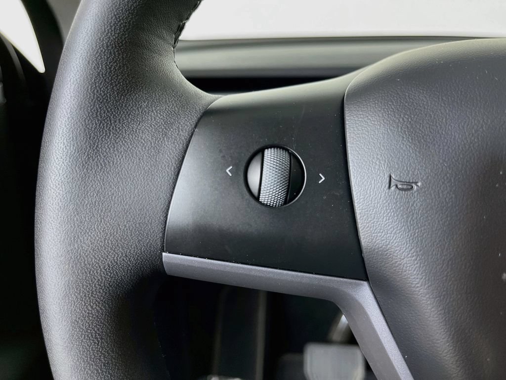 Used 2024 Tesla Model Y Long Range RWD image 13