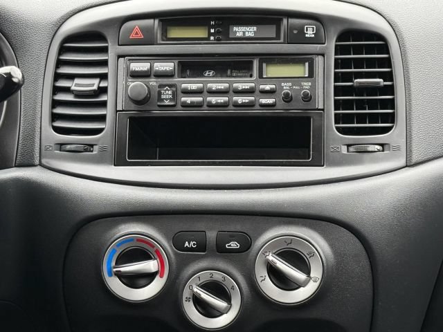 Used 2010 Hyundai Accent GS FWD image 24