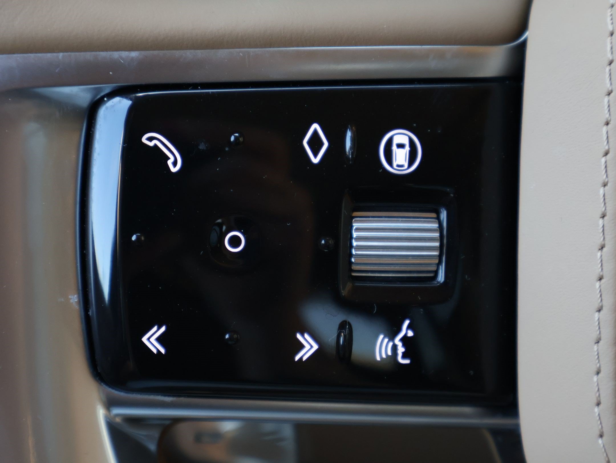 Certified 2025 Land Rover Range Rover SV AWD/4WD image 16