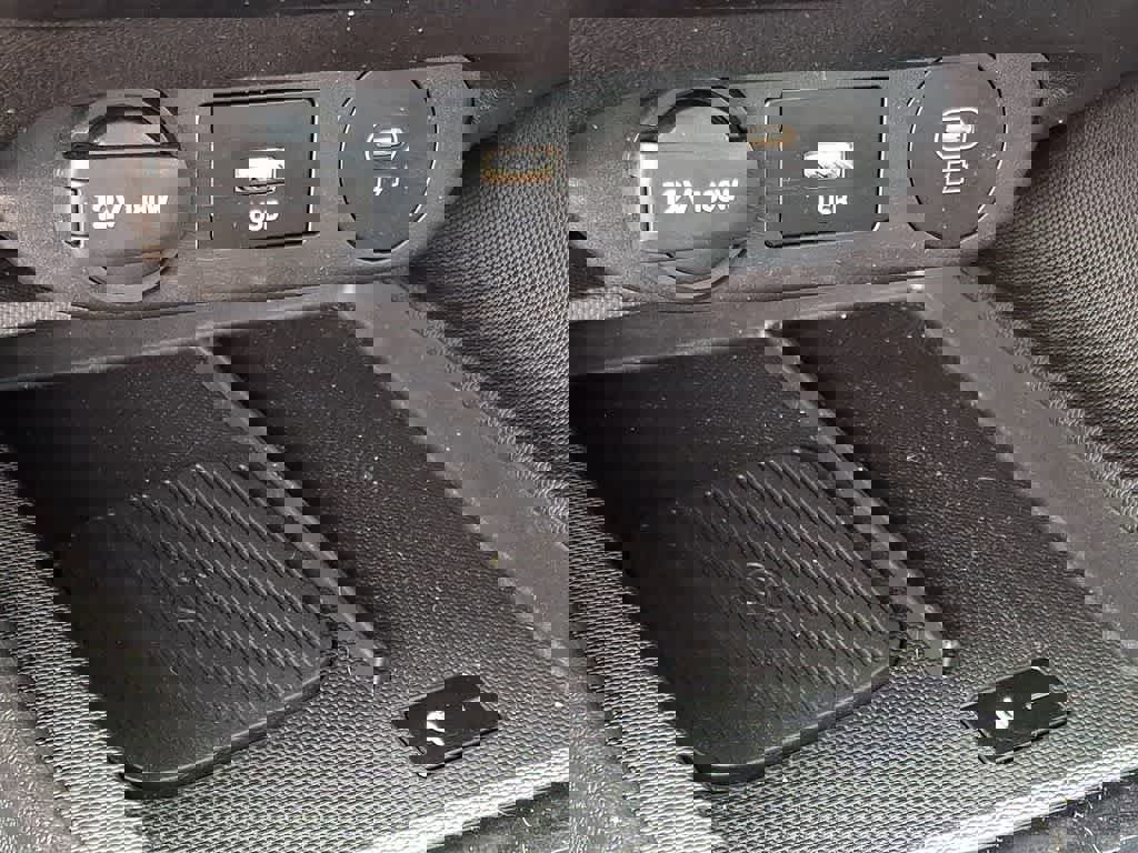 Certified 2025 Hyundai Elantra Sport image 23