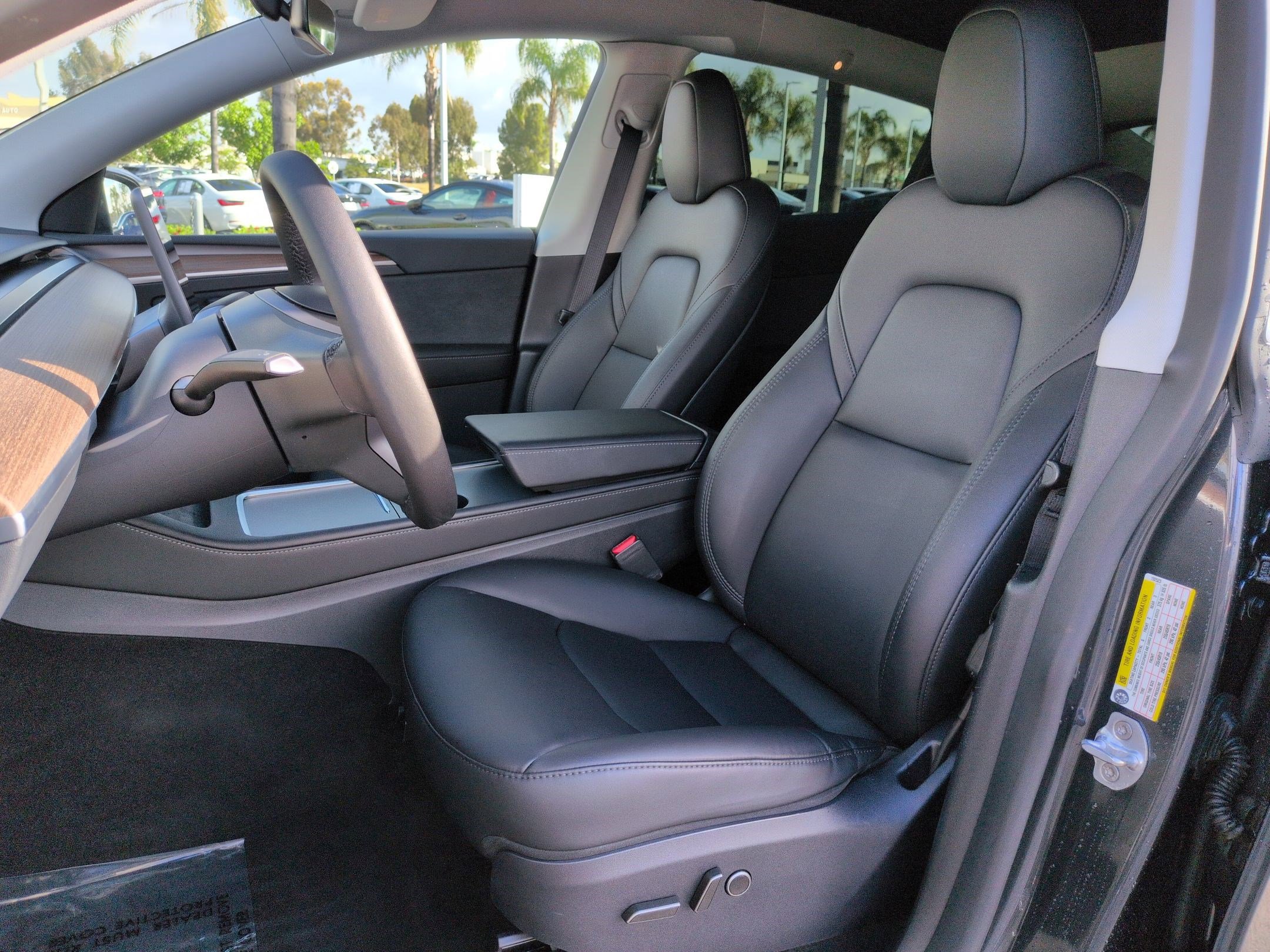 Used 2024 Tesla Model Y 2WD image 16
