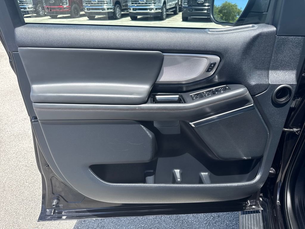 Used 2025 Ford Expedition Active RWD image 13