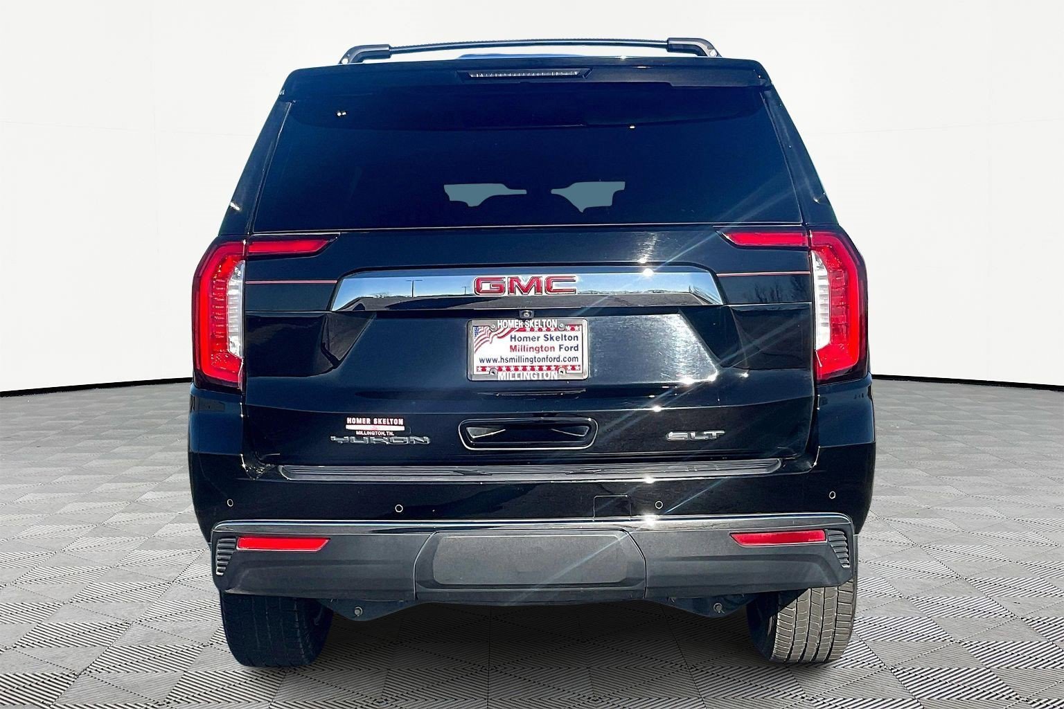 Used 2021 GMC Yukon XL SLT w/ Rear Media and Nav Package image 4