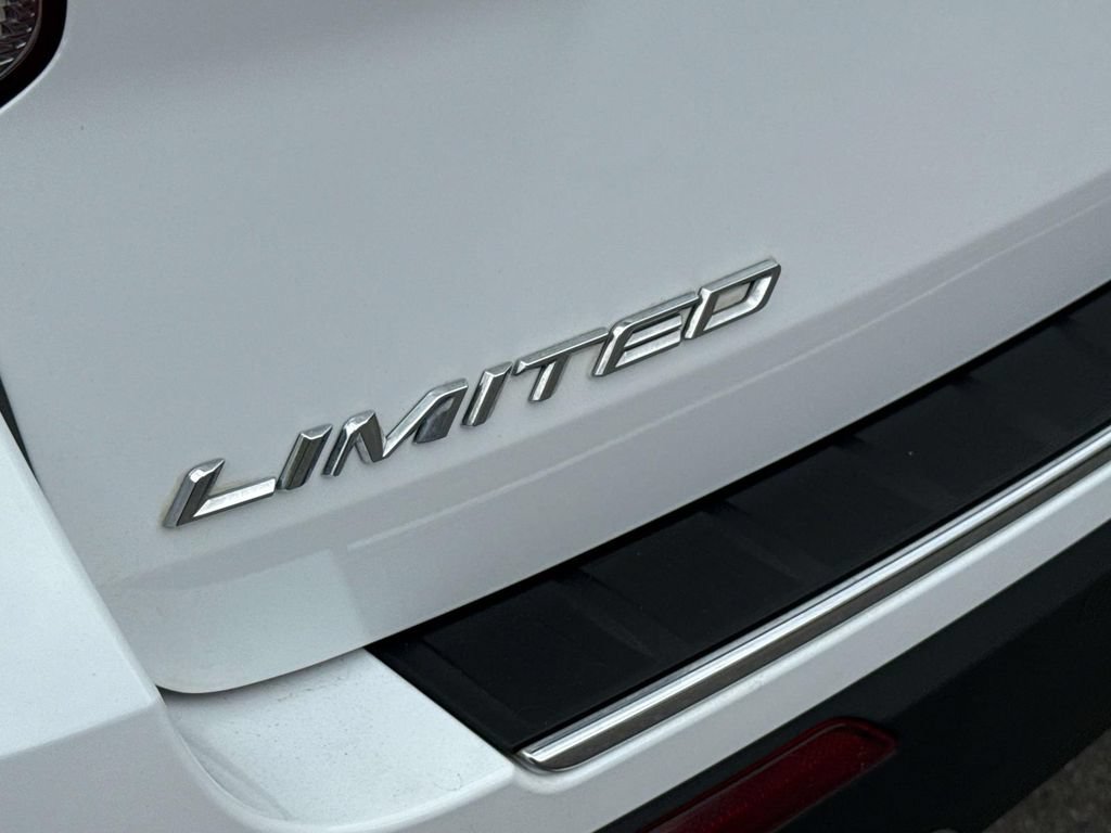 Used 2023 Ford Explorer Limited AWD/4WD image 7