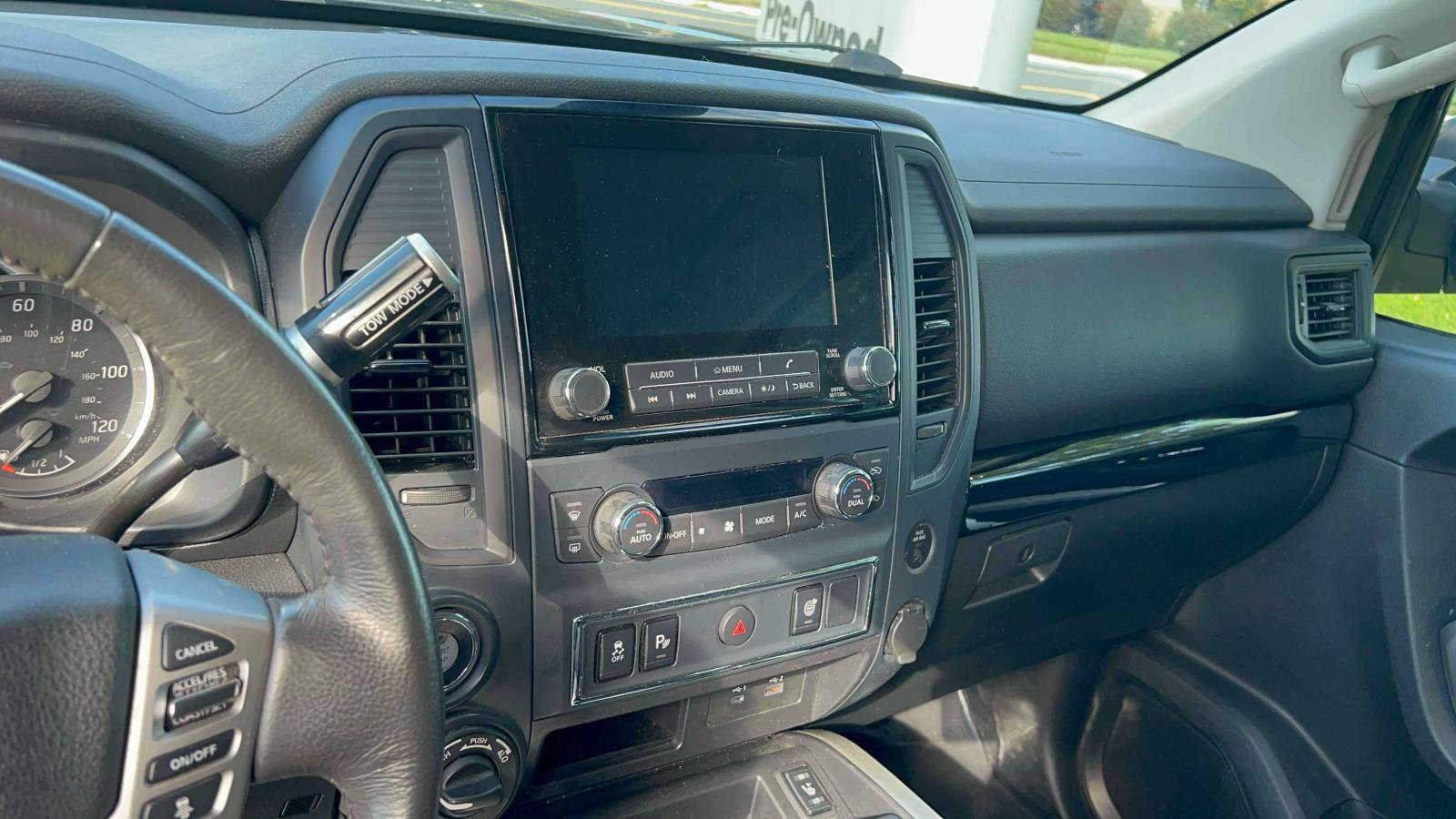 Used 2024 Nissan Titan SV w/ SV Convenience Package AWD/4WD image 16
