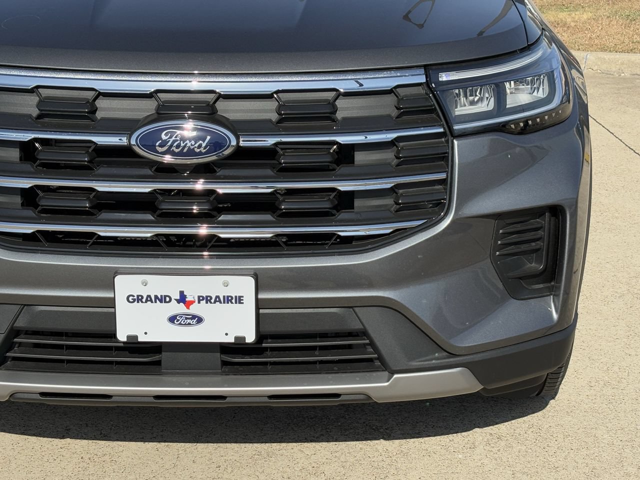 New 2026 Ford Explorer Active RWD image 9