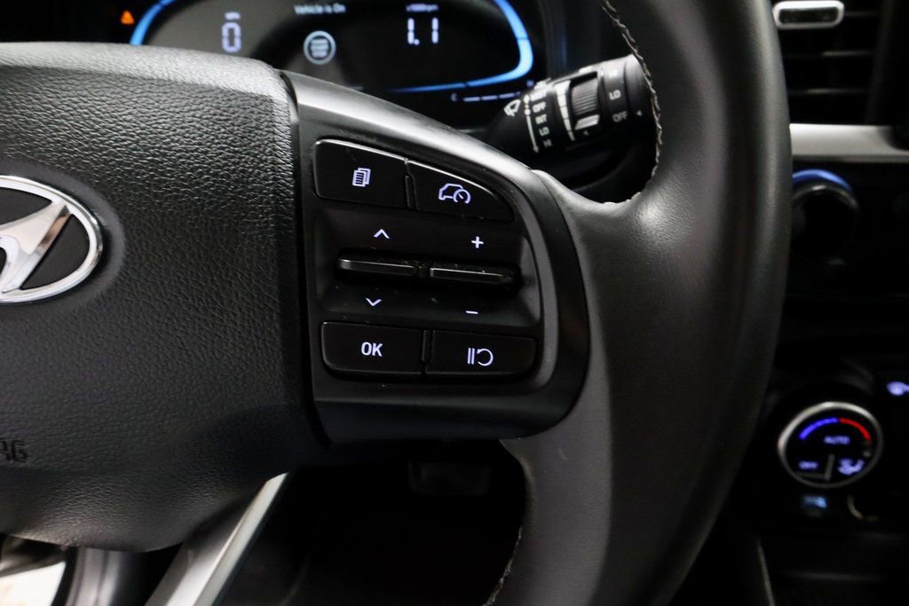 Certified 2025 Hyundai Venue SEL image 27