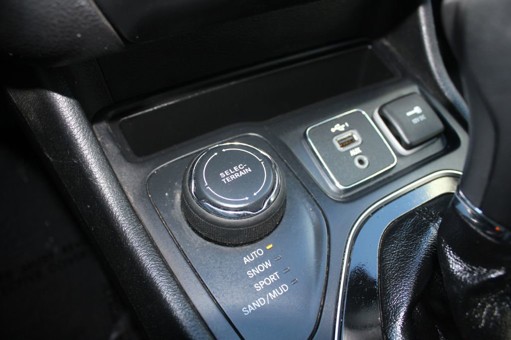 Used 2019 Jeep Cherokee Limited image 20