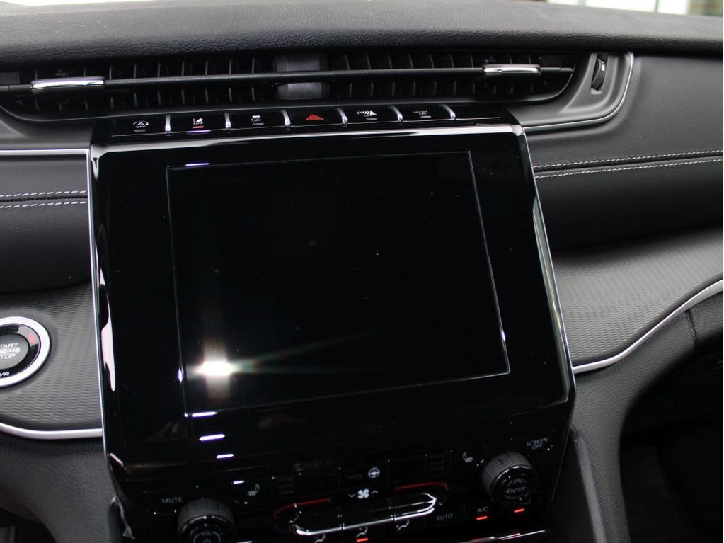 New 2025 Jeep Grand Cherokee Altitude image 16