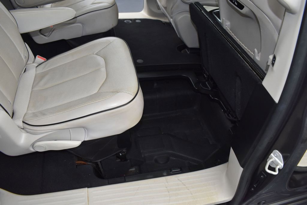 Used 2021 Chrysler Pacifica Limited w/ Premium & Safety Sphere Group AWD/4WD image 17
