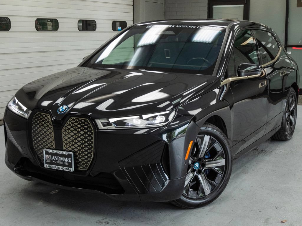 Used 2023 BMW iX xDrive50 w/ Premium Package AWD/4WD image 10