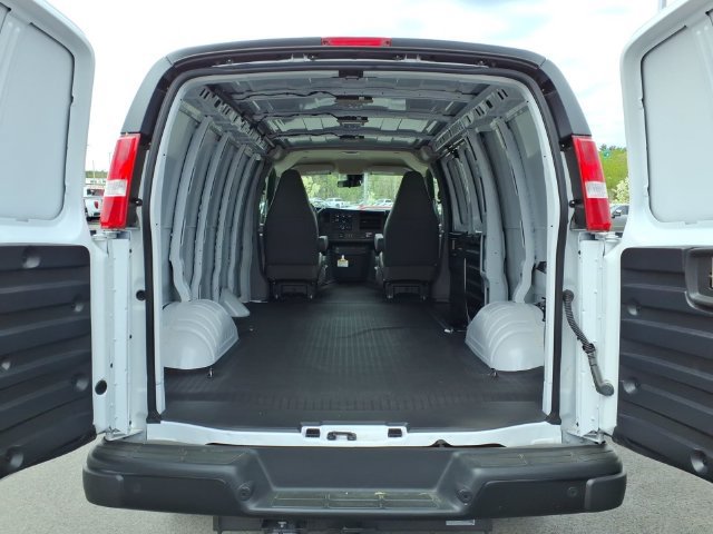 New 2025 GMC Savana 2500 w/ Driver Convenience Package RWD image 10