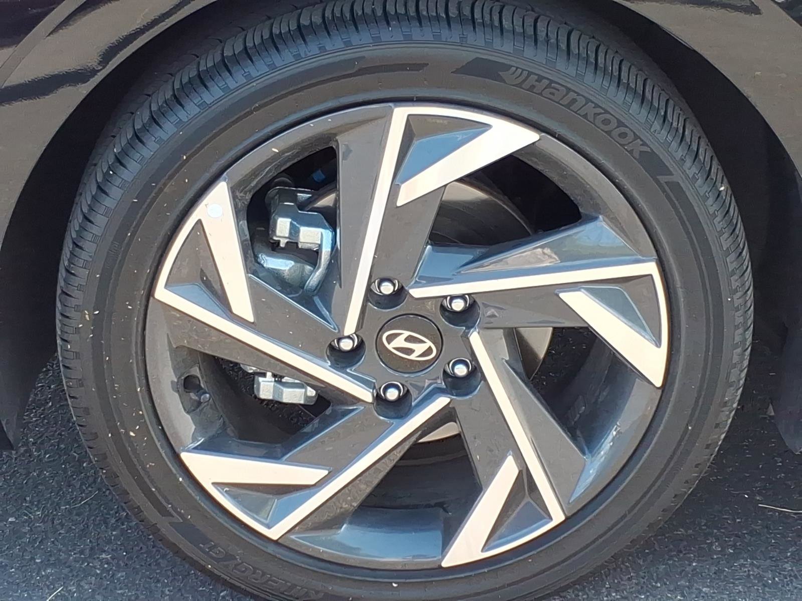 Certified 2025 Hyundai Elantra Limited FWD image 8