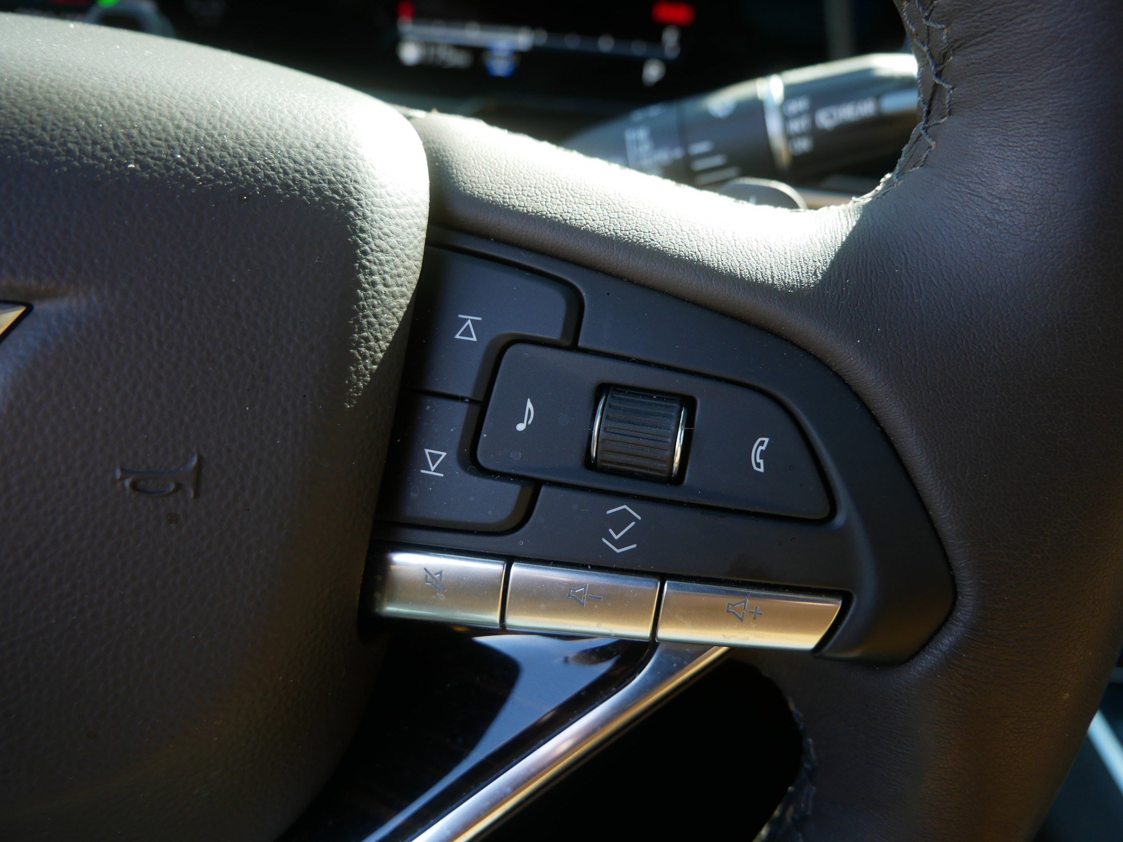 Used 2024 Cadillac Escalade ESV Sport w/ LPO, ONYX Package AWD/4WD image 27