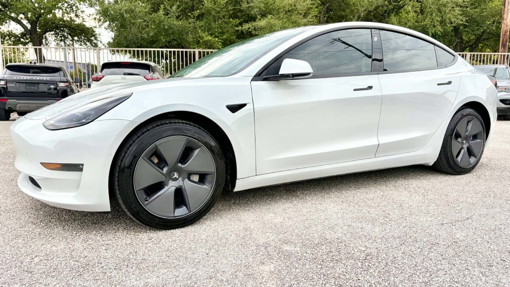 Used 2022 Tesla Model 3 Long Range AWD/4WD image 1