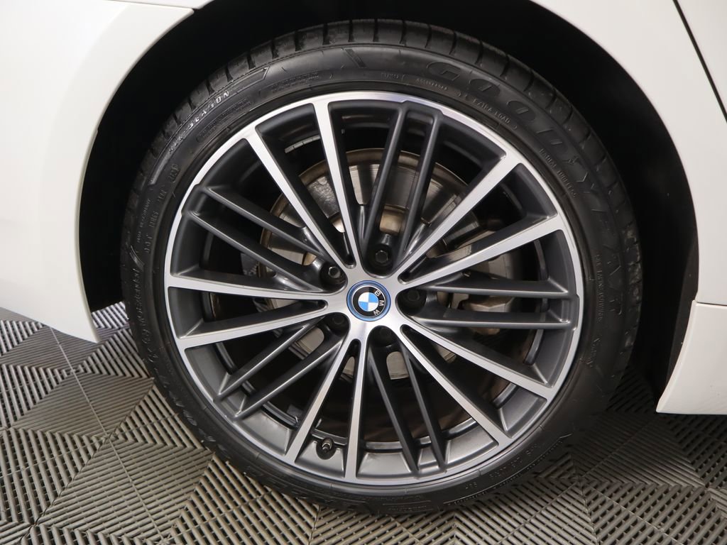 Certified 2023 BMW 530e w/ Premium Package image 33