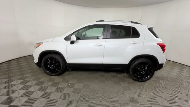 Used 2022 Chevrolet Trax LT w/ Driver Confidence Package AWD/4WD image 11