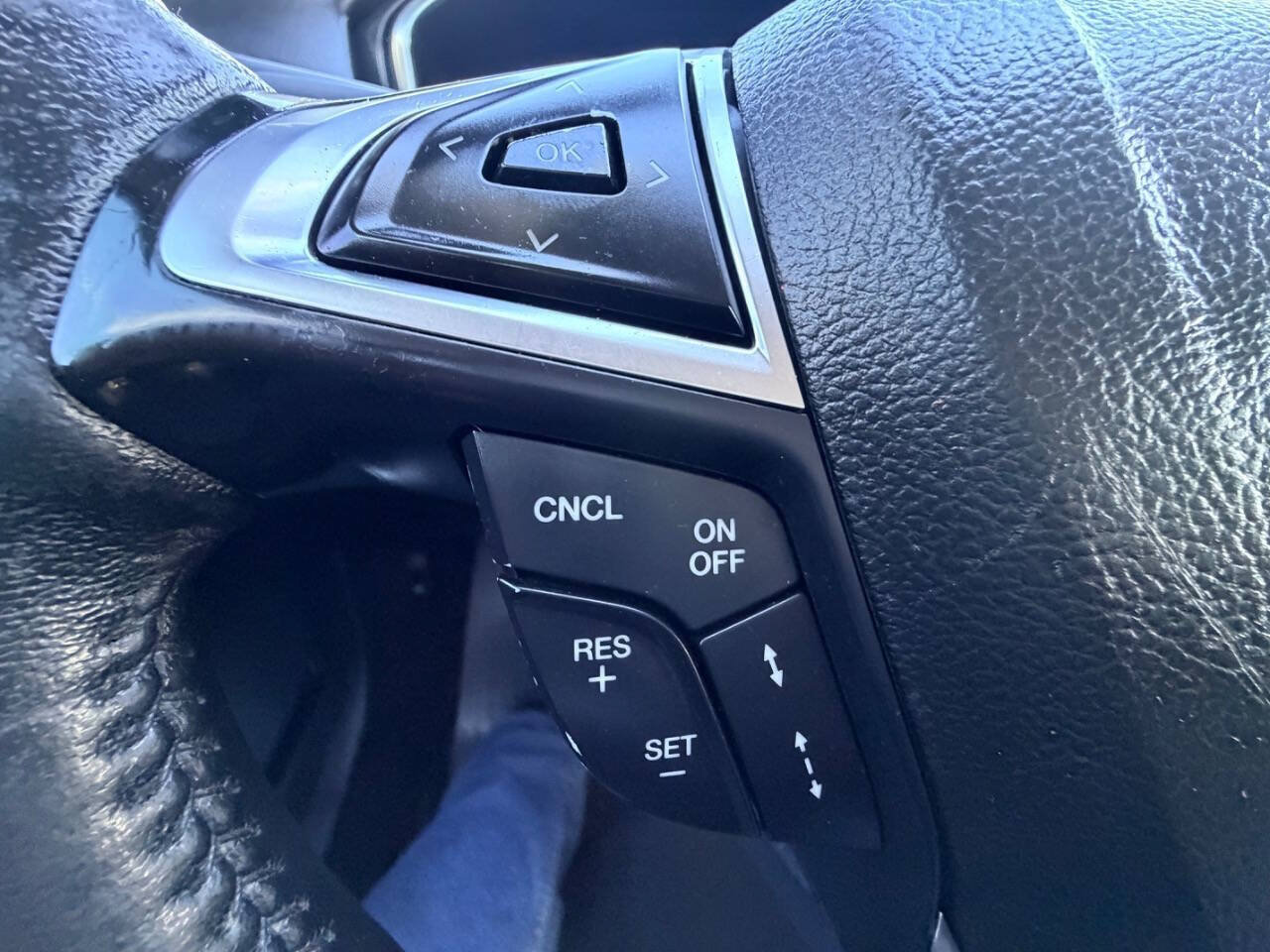 Used 2018 Ford Fusion Titanium FWD image 9