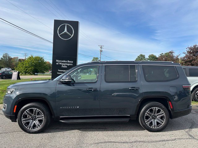 Used 2025 Jeep Wagoneer 4WD w/ Premium Group I image 2